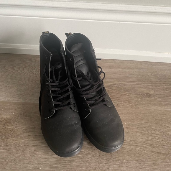 Doc Martens - Picture 2 of 3